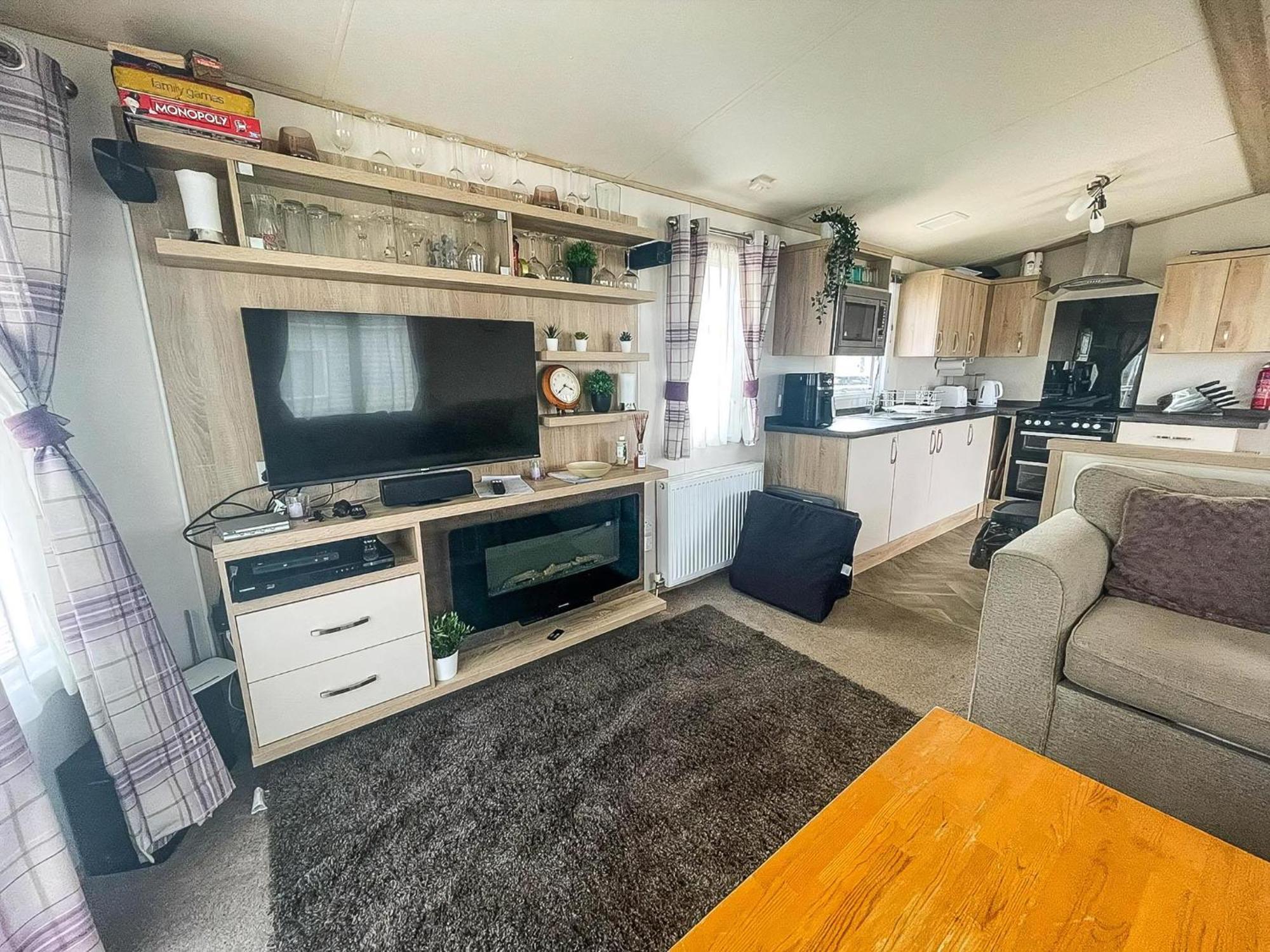 Campeggio Stunning Caravan With Decking And Free Wi-fi At Broadland Sands Ref 20074bs