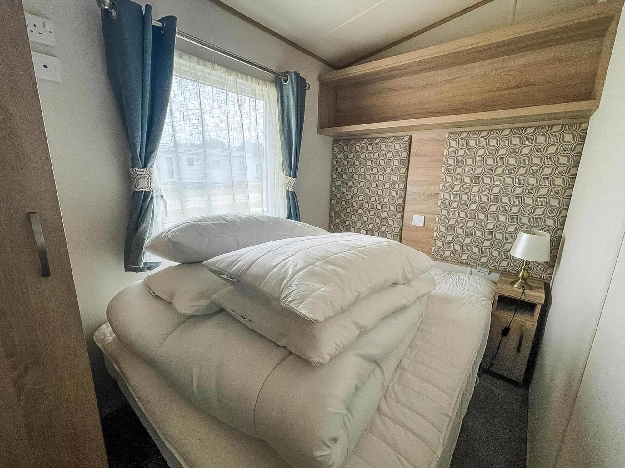 Stunning Caravan With Decking And Free Wi-fi At Broadland Sands Ref 20074bs Hopton on Sea