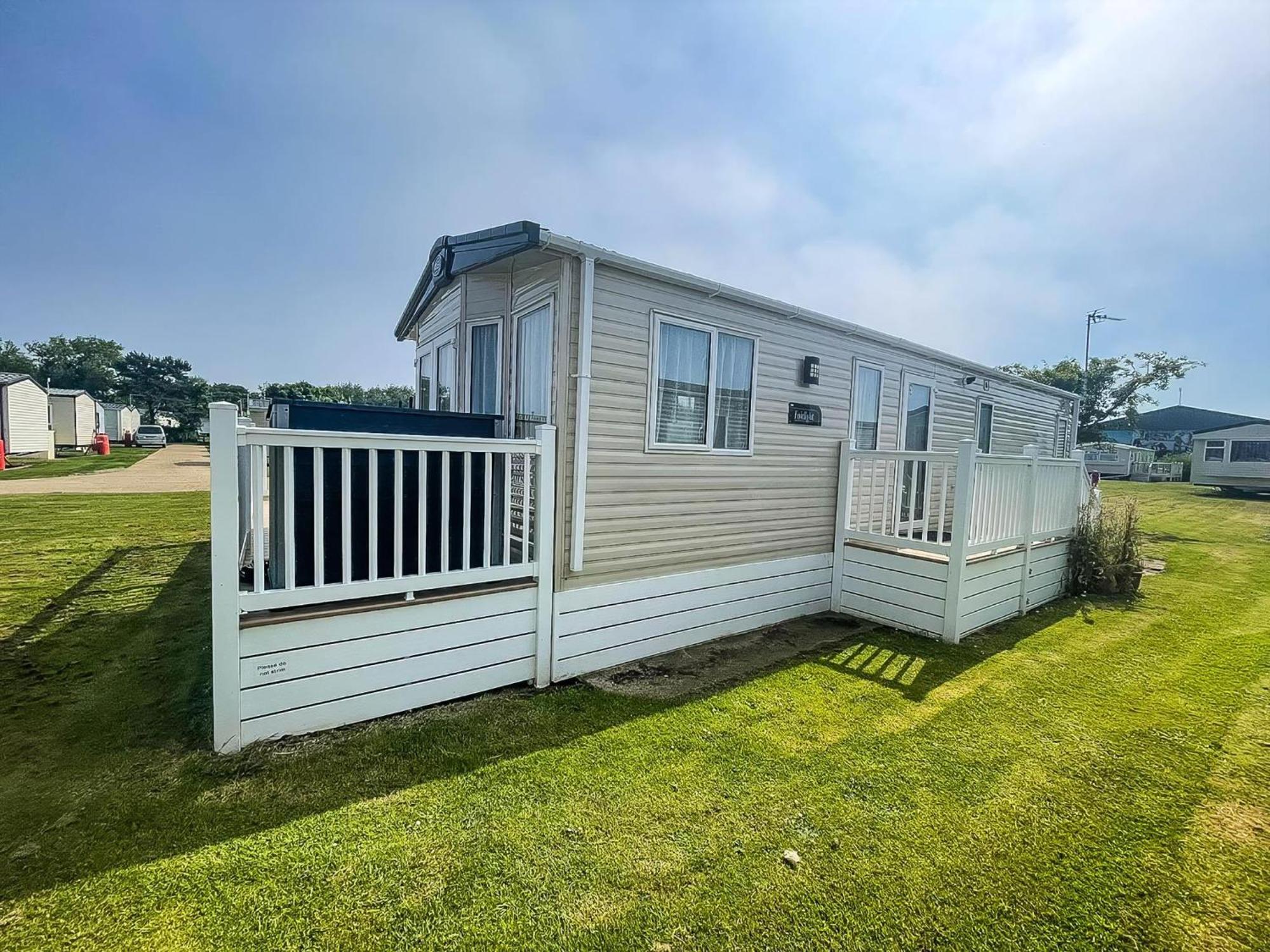Campsite Stunning Caravan With Decking And Free Wi-fi At Broadland Sands Ref 20074bs