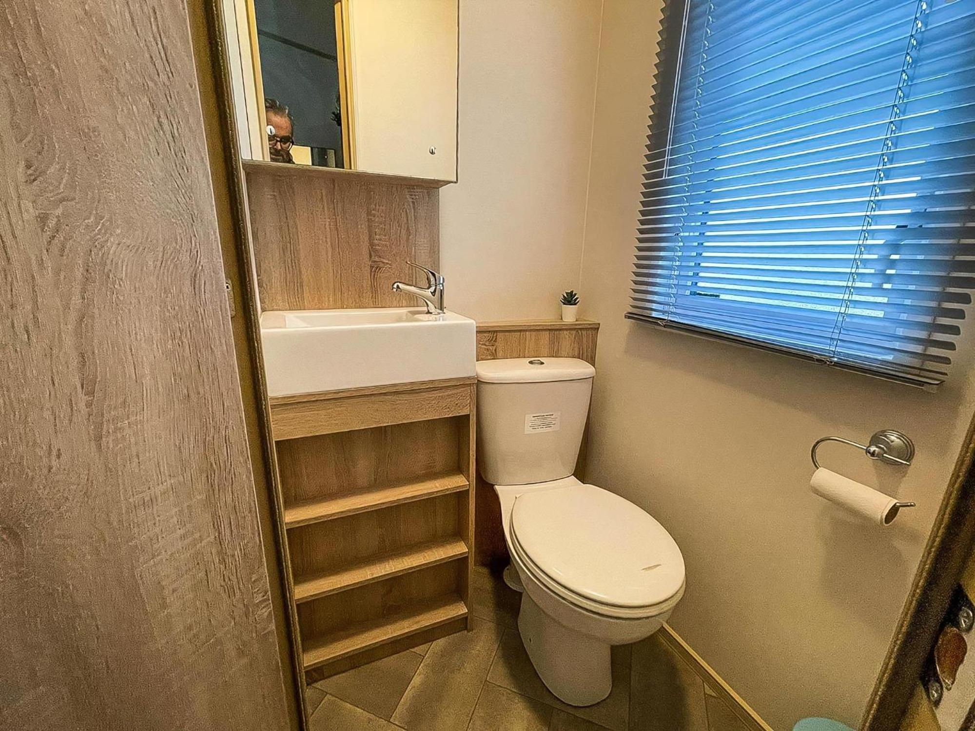 Campsite Stunning Caravan With Decking And Free Wi-fi At Broadland Sands Ref 20074bs