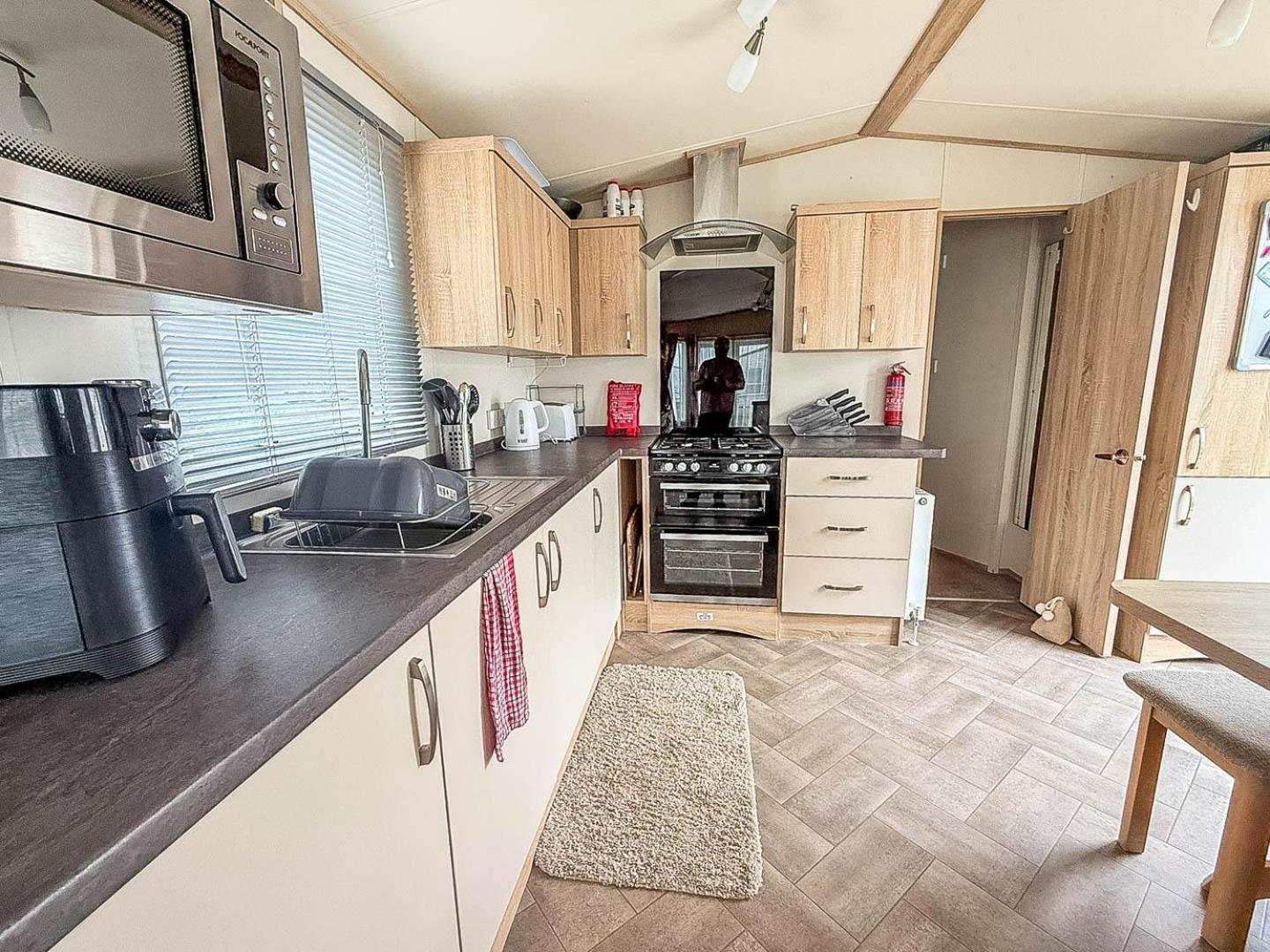 Stunning Caravan With Decking And Free Wi-fi At Broadland Sands Ref 20074bs Hopton on Sea
