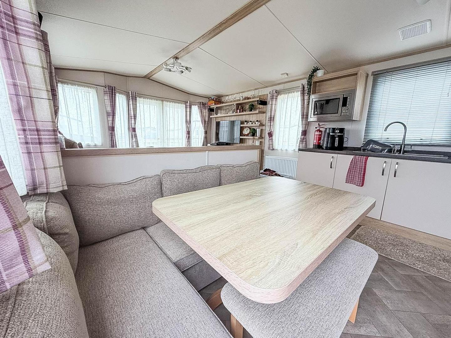 Stunning Caravan With Decking And Free Wi-fi At Broadland Sands Ref 20074bs * Hopton on Sea