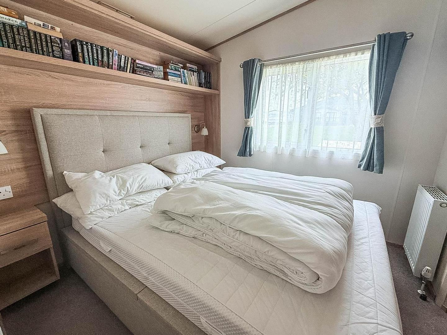 Campsite Stunning Caravan With Decking And Free Wi-fi At Broadland Sands Ref 20074bs